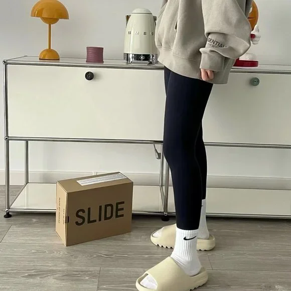 Adidas Originals Yeezy Slide Unisex Slippers in Brown - Picture 4 of 6